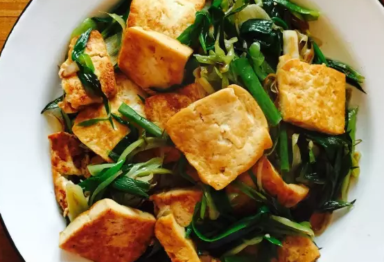 台膳食堂教你下厨做青蒜炒煎豆腐
